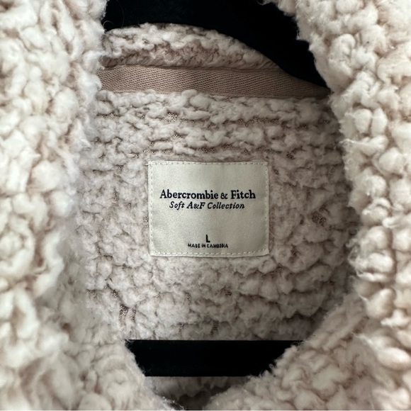 Sherpa Pullover - Picture 2 of 3